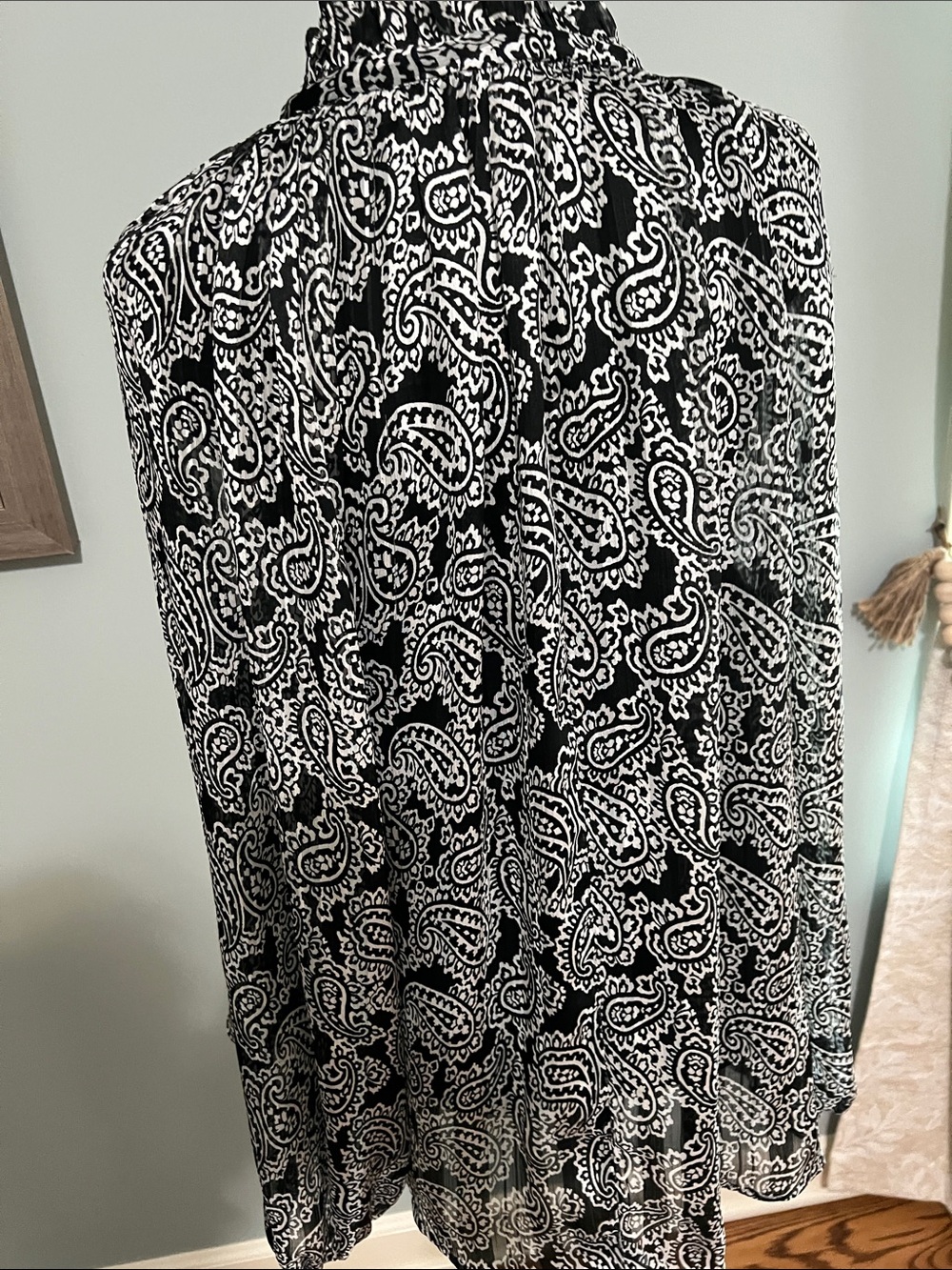 H&M Black and White Paisley Tie-Neck Blouse - Picture 4 of 8